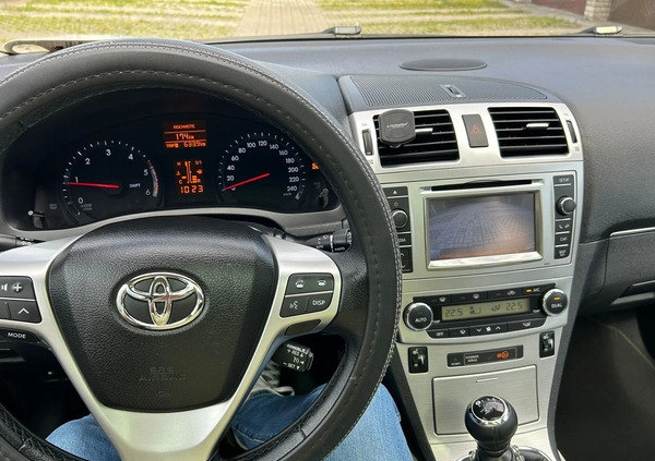 Toyota Avensis cena 38800 przebieg: 190000, rok produkcji 2012 z Gliwice małe 232